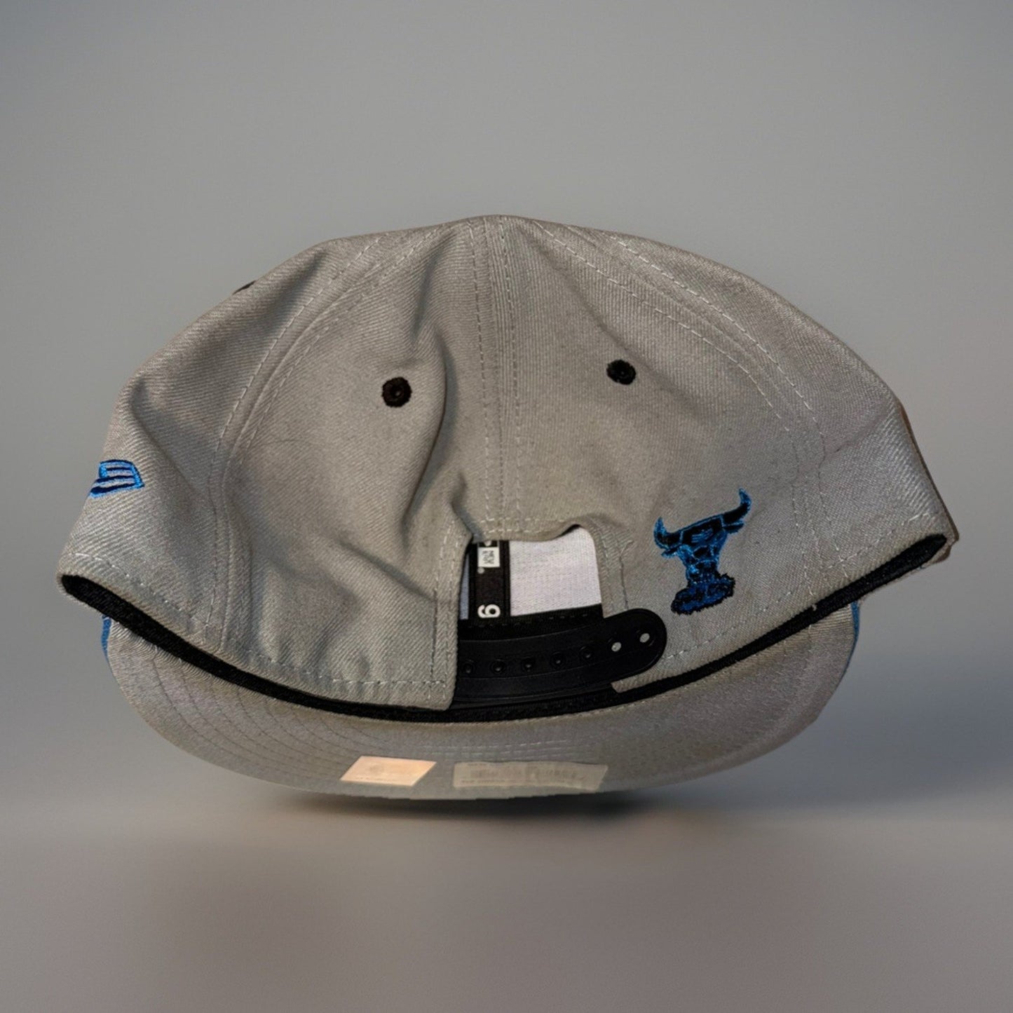 Chicago Bulls Embroidered Logo NewEra9Fifty SnapbackHat NBA Basketball Gray/Blue