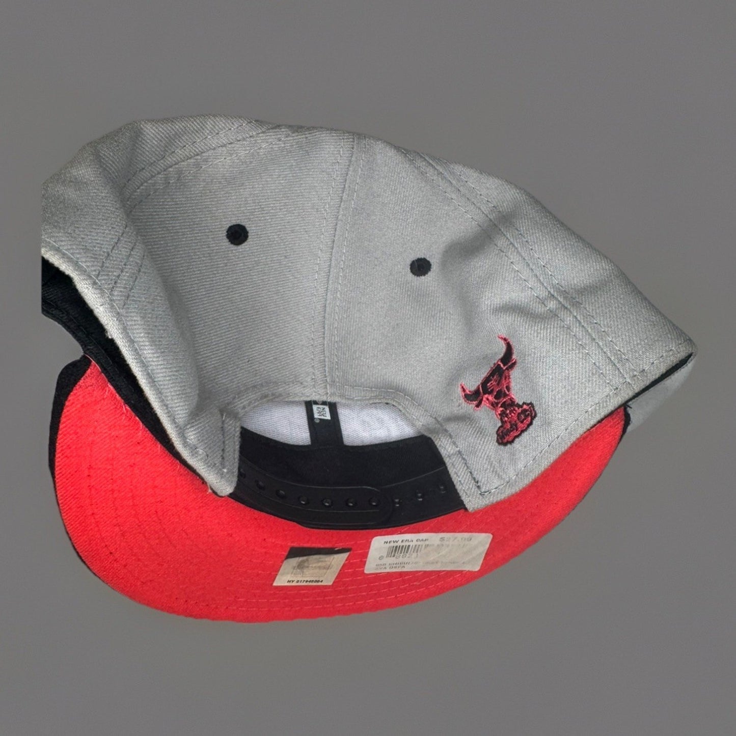 Chicago Bulls Embroidered Logo NewEra 9Fifty SnapbackHat NBA Basketball Gray/Red